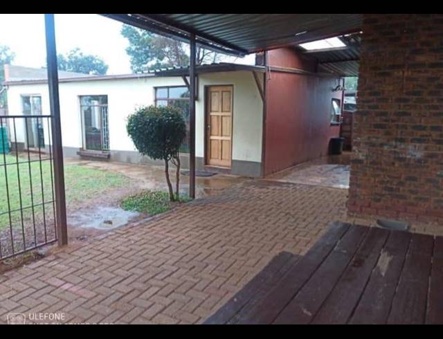 BUSINESS FOR SALE IN DAWN PARK EXT
